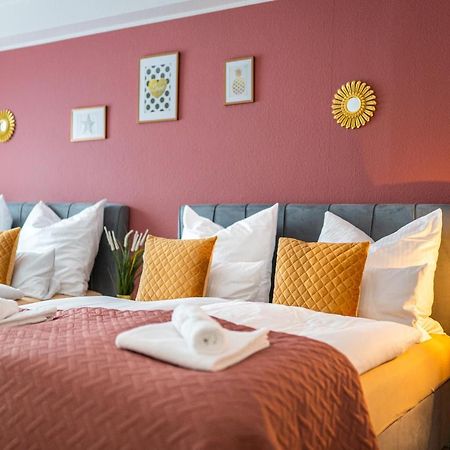 Golden Design Apartment Familie Business 6 Pers Buero Fitnessecke Naehe Messe Dus 1000 Mbit Duisburg Bagian luar foto