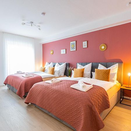 Golden Design Apartment Familie Business 6 Pers Buero Fitnessecke Naehe Messe Dus 1000 Mbit Duisburg Bagian luar foto