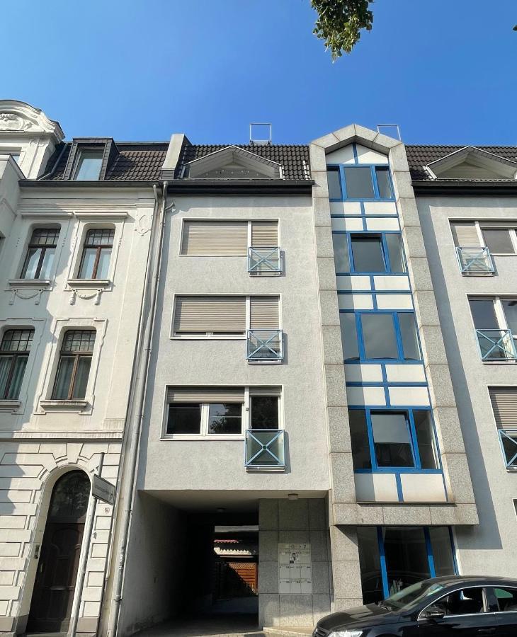 Golden Design Apartment Familie Business 6 Pers Buero Fitnessecke Naehe Messe Dus 1000 Mbit Duisburg Bagian luar foto