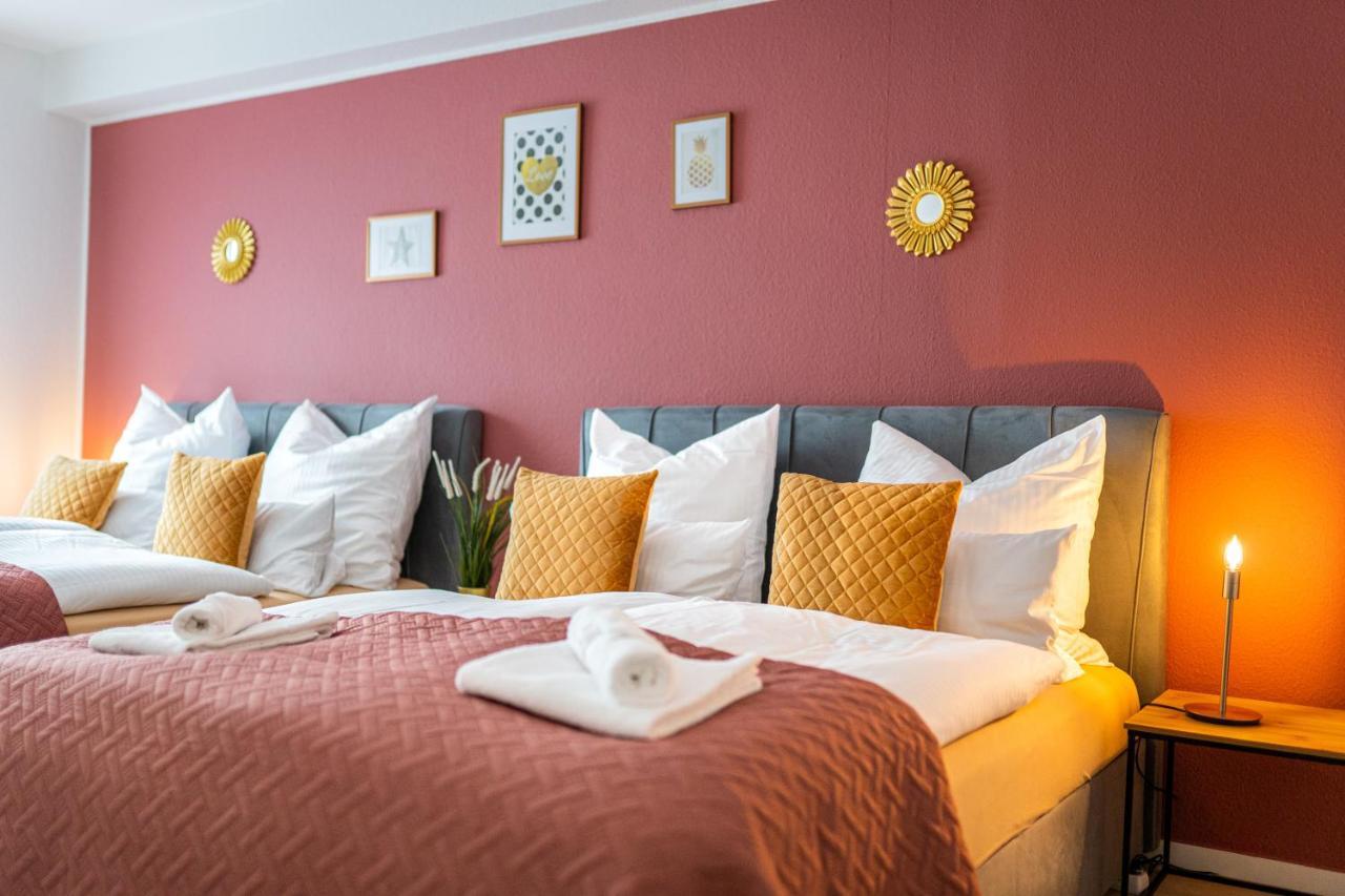 Golden Design Apartment Familie Business 6 Pers Buero Fitnessecke Naehe Messe Dus 1000 Mbit Duisburg Bagian luar foto