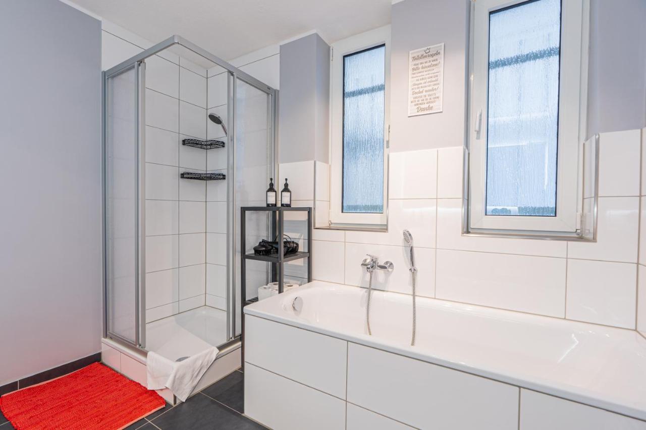 Golden Design Apartment Familie Business 6 Pers Buero Fitnessecke Naehe Messe Dus 1000 Mbit Duisburg Bagian luar foto