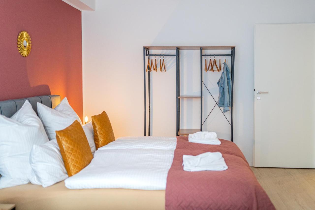 Golden Design Apartment Familie Business 6 Pers Buero Fitnessecke Naehe Messe Dus 1000 Mbit Duisburg Bagian luar foto