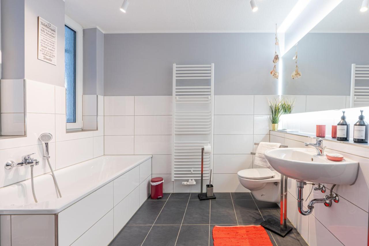 Golden Design Apartment Familie Business 6 Pers Buero Fitnessecke Naehe Messe Dus 1000 Mbit Duisburg Bagian luar foto