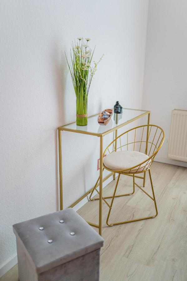 Golden Design Apartment Familie Business 6 Pers Buero Fitnessecke Naehe Messe Dus 1000 Mbit Duisburg Bagian luar foto