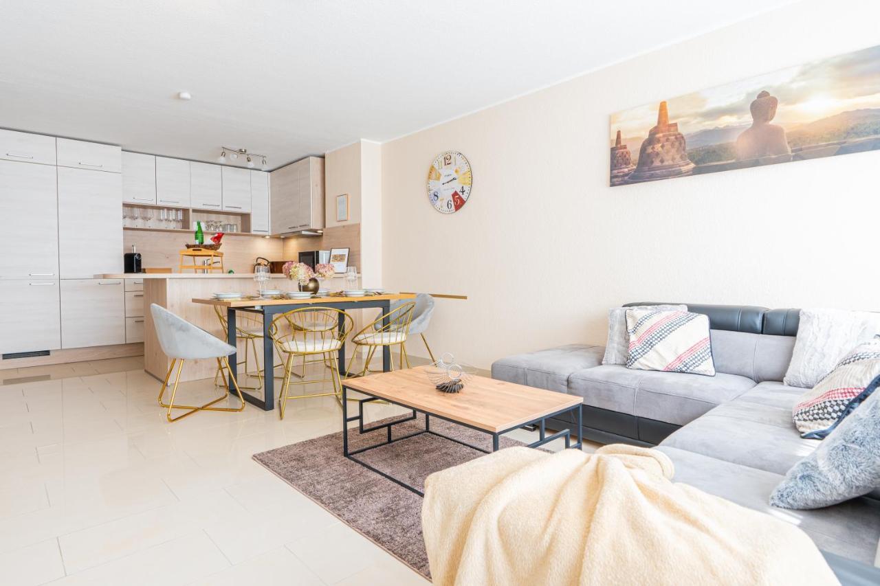 Golden Design Apartment Familie Business 6 Pers Buero Fitnessecke Naehe Messe Dus 1000 Mbit Duisburg Bagian luar foto