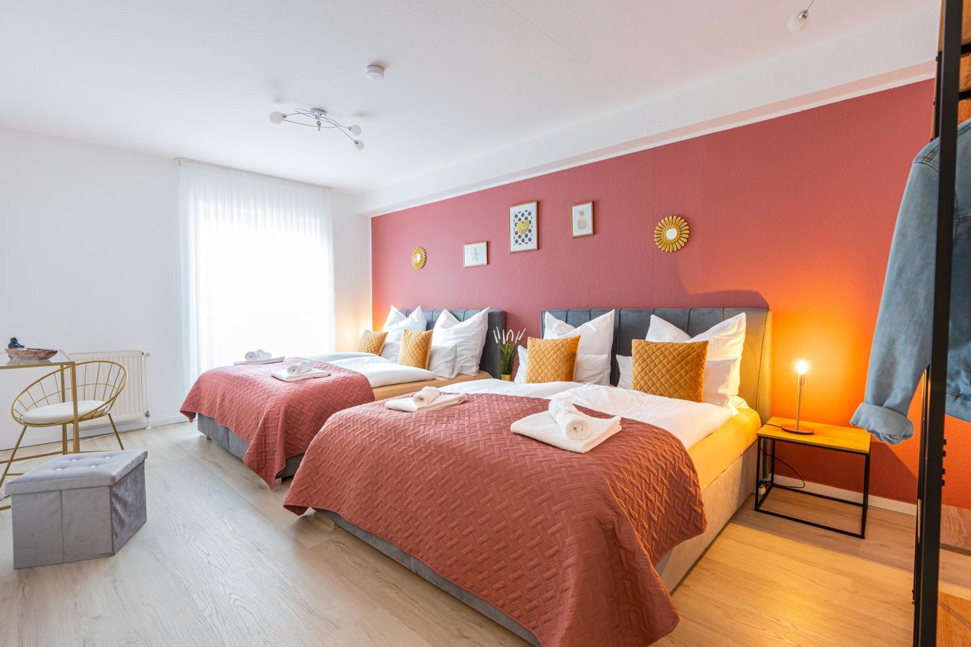 Golden Design Apartment Familie Business 6 Pers Buero Fitnessecke Naehe Messe Dus 1000 Mbit Duisburg Bagian luar foto